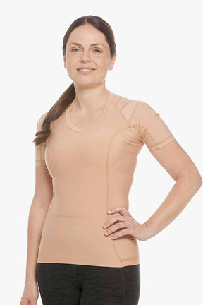 Frau mit Posture Shirt von vorne gesehen